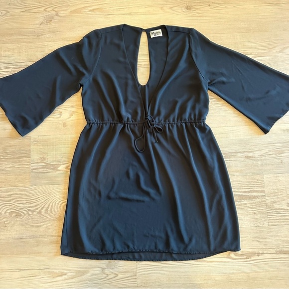 Show Me Your Mumu Black V-Neck Dress size medium flowy bell sleeves waist tie - Picture 4 of 6